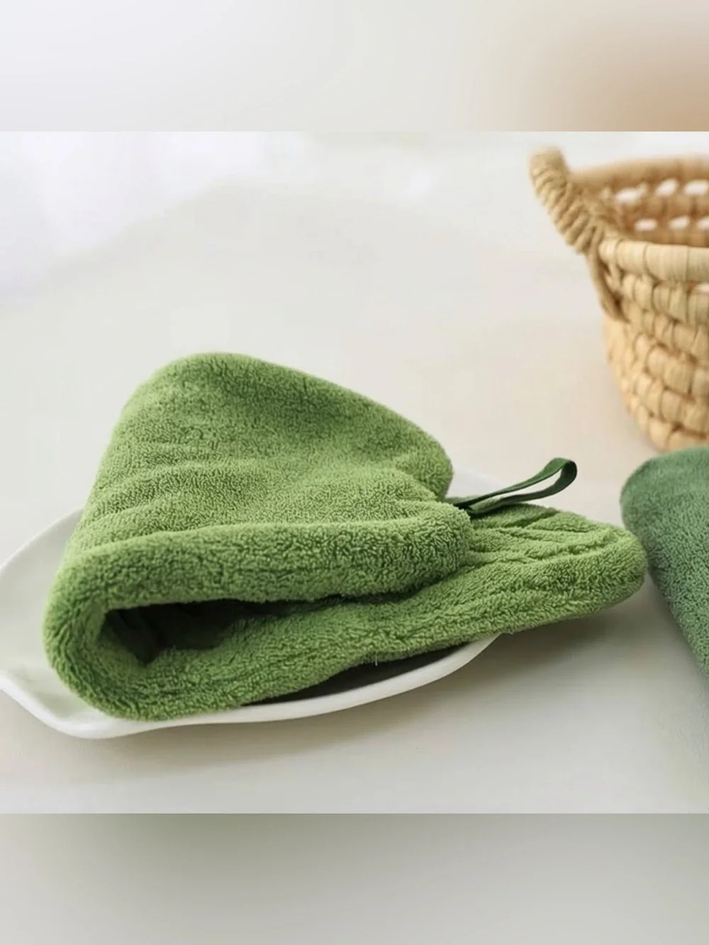 NWT Leaf-Shaped Fleece Hand Towel Set